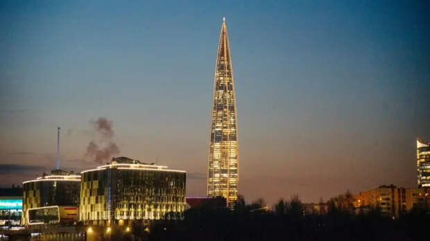 В Петербурге вновь решили провести обсуждения проектов "Лахта Центр 2" и "Лахта Центр 3"