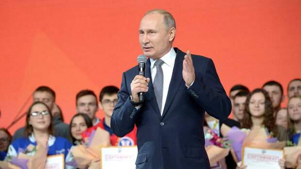 Добрая традиция: ежегодные встречи Путина со студентами прокладывают будущее образования России