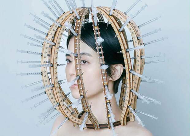 Японская художница исследует стандарты красоты и тела