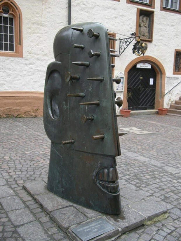 Голова-гвоздь в Госларе, Германия