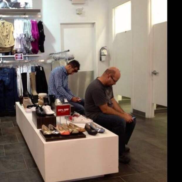 guys waiting for girls 16 Guys waiting for girls: weve all been there (30 Photos)
