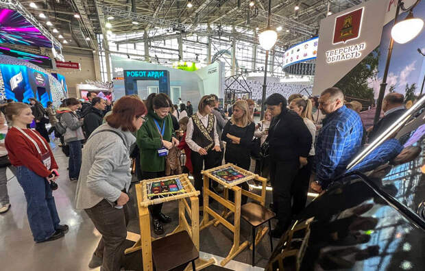 На выставке "Россия" прошел мастер-класс от предприятия «Торжокские золотошвеи»