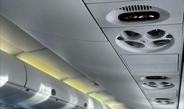 Пассажиров рейса Шанхай-Петербург почти на сутки закрыли в самолете