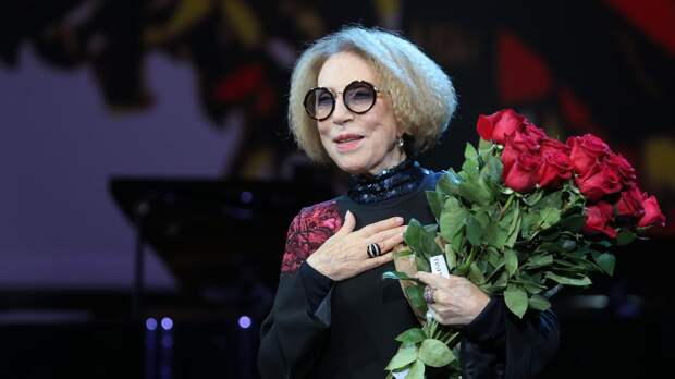 После похорон Алентовой тут же привязались к могиле Чуриковой