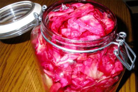 Острая капуста со свеклой и чесноком по-грузински