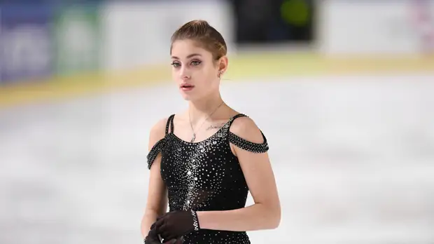 В сети появилось фото Косторной со сломанной рукой