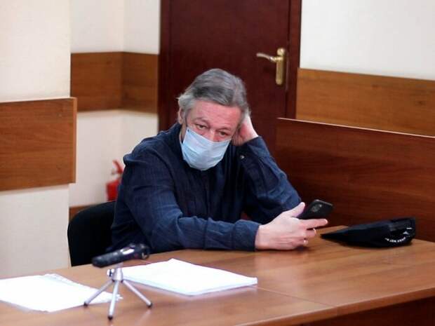 Как живётся в колонии Михаилу Ефремову