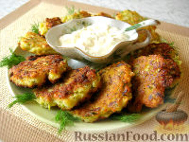 Фото к рецепту: Соленые сырники с кабачком и укропом