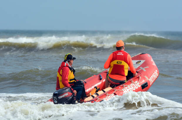 Семья бросилась спасать унесенных волной возлюбленных и не выжила