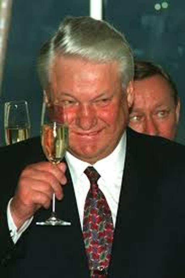В своей внешней политике Ельцин соглашался на любые уступки, главное — успеть между стаканами.