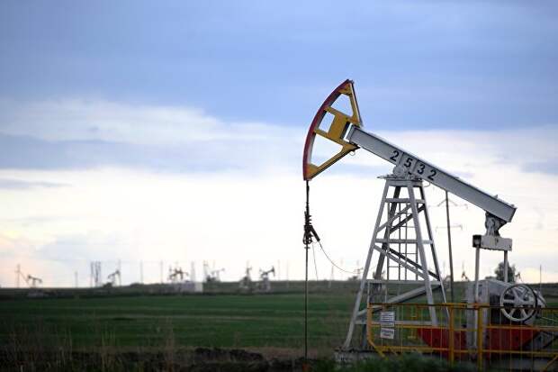 Цены на нефть упали более чем на 3,0%