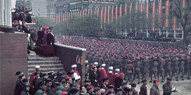 Франкисты входят в Мадрид, март 1939 года