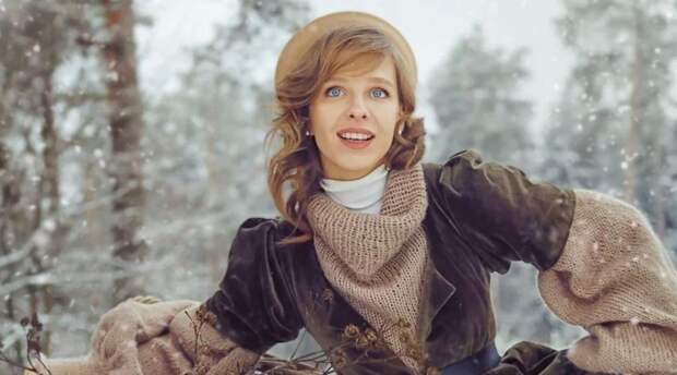 Лиза Арзамасова показала свой детский снимок