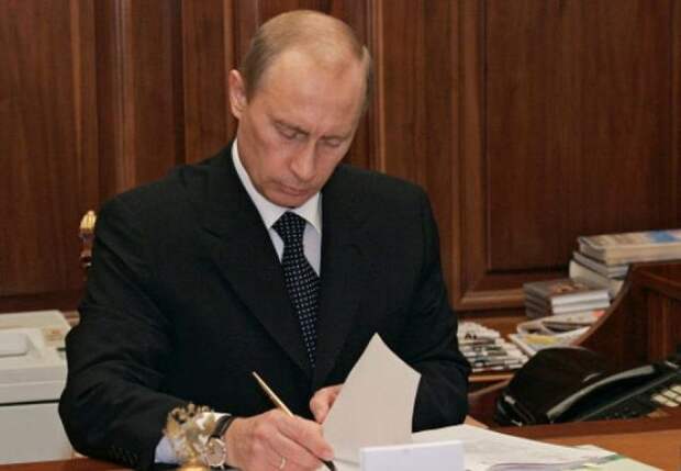 Путин подписал закон об акцизах на топливо