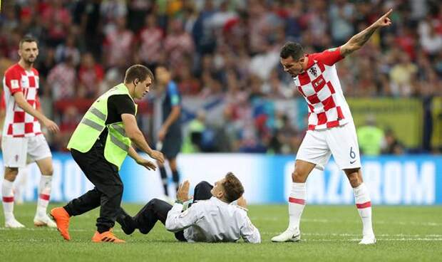 Хорватский футболист называет «пусю» Петю Верзилова обидными словами