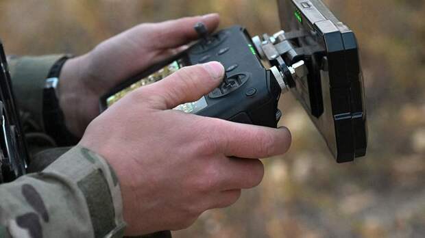Оператор FPV-дронов уничтожил БТР Stryker и сорвал ротацию ВСУ в зоне СВО