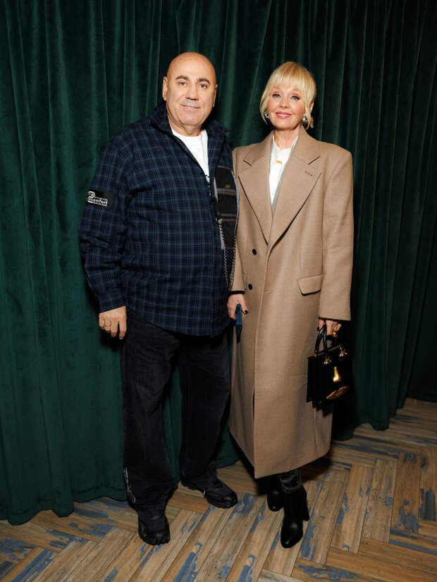 Изгои: Амалия Мордвинова, Александр Устюгов и Евгения Ахременко Изгои: Амалия Мордвинова, Александр Устюгов и Евгения Ахременко