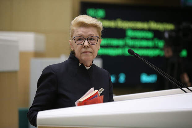 Запрет суррогатного материнства, абортов и Библии. Эпоха Мизулиной в Совфеде завершается