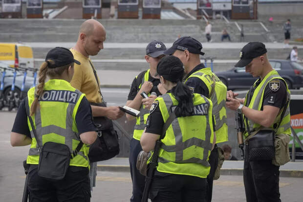 «По ошибке — в бегах»: военкомы Украины объявили в розыск 6 женщин, не подлежащих мобилизации