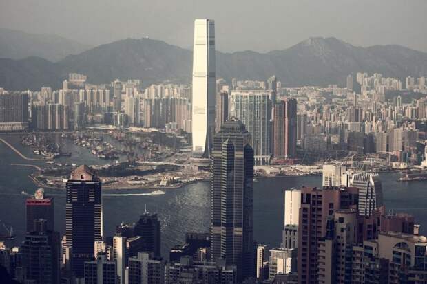 Гонконг: жизнь в «домах-клетках» по цене элитного жилья