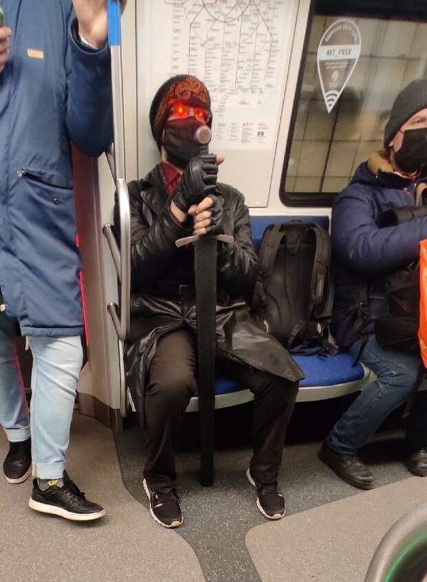 Чудаки и модники из метро