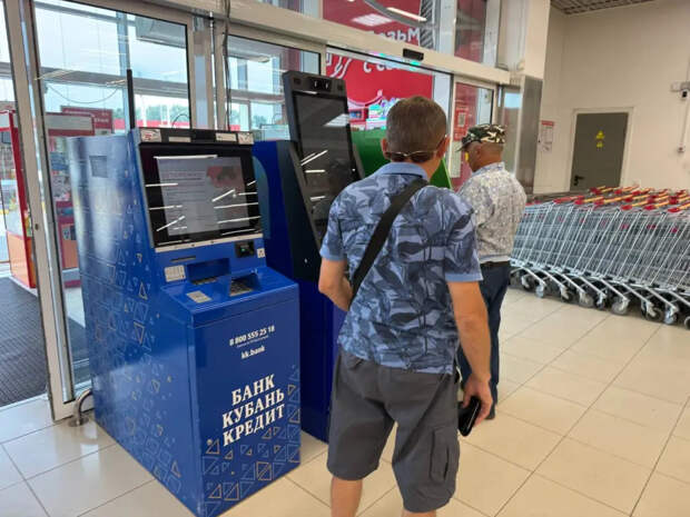 Деньги могут заморозить в любой момент: с апреля вступили в силу новые правила переводов с карты на карту