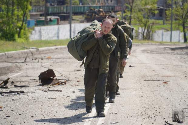 Сдача в плен с «Азовстали» полка «Азов» (запрещённая в России организация)