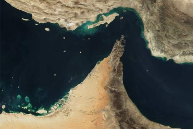 Китайский танкер под санкциями США прошел через Ормузский пролив