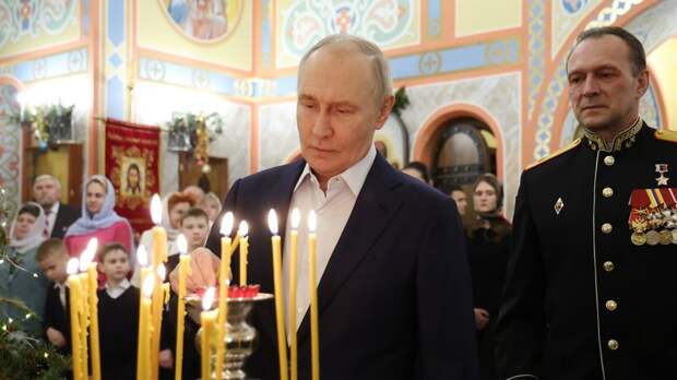 Путин присутствовал на богослужении в храме великомученика Георгия Победоносца
