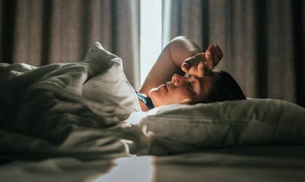 В какое время ложиться спать, чтобы утром чувствовать себя бодро: как найти свое «окно сна»