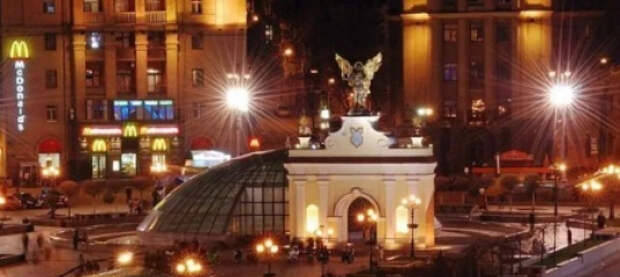 «Третий рейх» в центре Киева: мужчина открыто демонстрировал тату с именем Гитлера