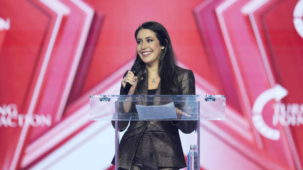 Конгрессвумен США Луна: люблю Дмитриева и готова увидеться с ним в любое время