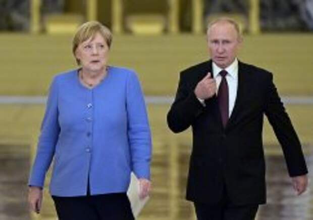 Меркель сообщила, что еще в 2001 году осознала наличие серьезных разногласий с Путиным