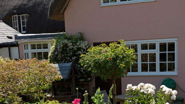 7 приспособлений для пожилых дачников, которые облегчат им работу в огороде