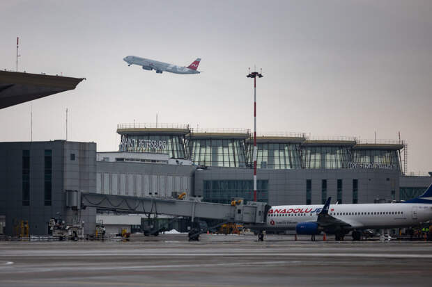 13 рейсов задержано на вылет в Пулково из-за непогоды