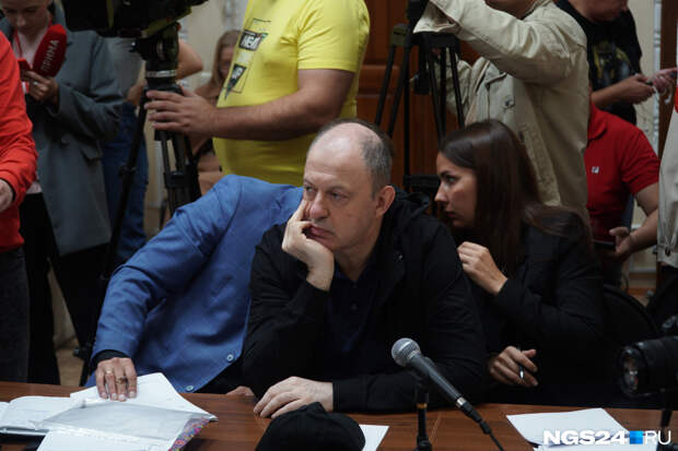 Олег Митволь на суде в Красноярске много говорил о семье и нервничал