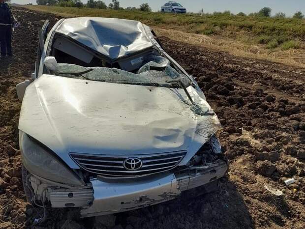 В Ростовской области 49-летняя женщина на иномарке слетела в кювет и перевернулась