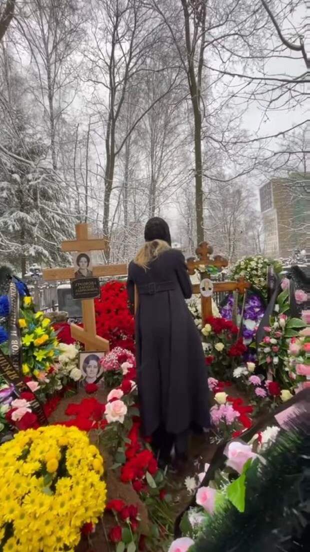 «Дай Бог скорой встречи»: Водянова показала свежую могилу