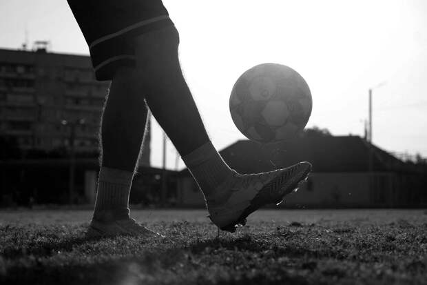 Столичные врачи вернули подростку зрение после попадания футбольного мяча в лицо