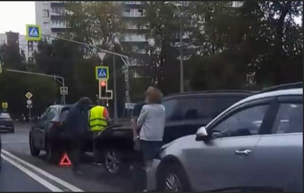 На улице Свободы столкнулись пять автомобилей