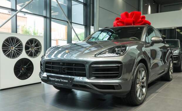 В погоне за роскошью. Российские владельцы Porsche и Rolls-Royce уходят в отрыв от реальности