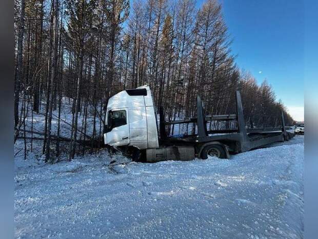 Водитель иномарки выжил в ДТП с фурой