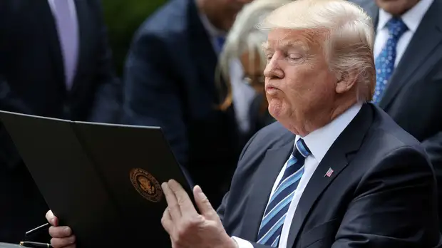 Трамп назвал условие, при котором военные будут стрелять в мигрантов на границе США