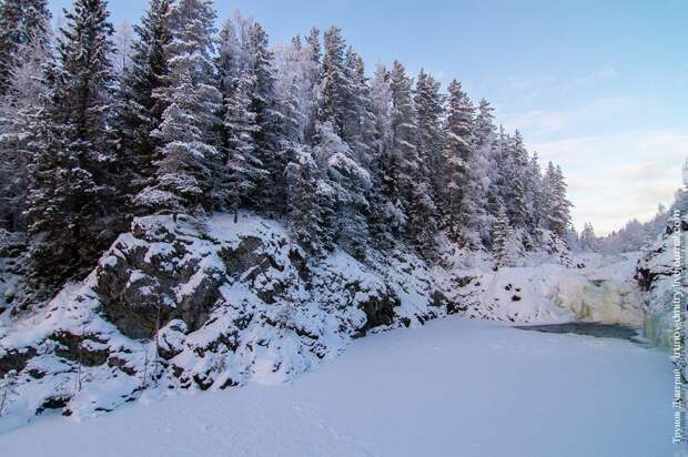 Kivach15 «Замерзший, но не застывший» — водопад Кивач зимой