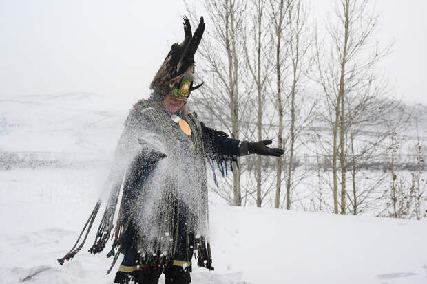 Священник РПЦ заявил о необходимости наказывать целителей и шаманов