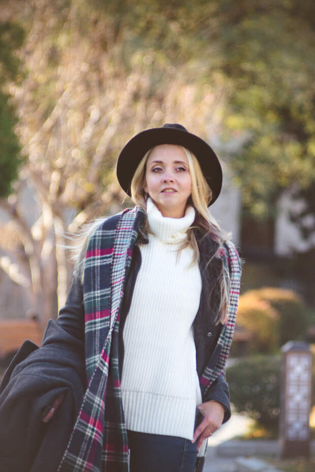 Olga choi fashion blogger myblondegal South Korea smart casual elegant Kate-Katy long oversize coat Kate-Katy white knit vest Armani Exchange leather jacket Kate-Katy check scarf Rebecca Minkoff MAC bag Choies fedora hat-05751
