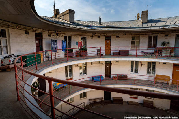 Круглый дом эпохи СССР, как модель равенства. Показываю, как живут там люди в наши дни