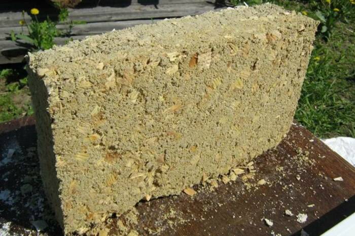 Опилки и глина - лучшие друзья. |Фото: tverdotop-kotel.ru.