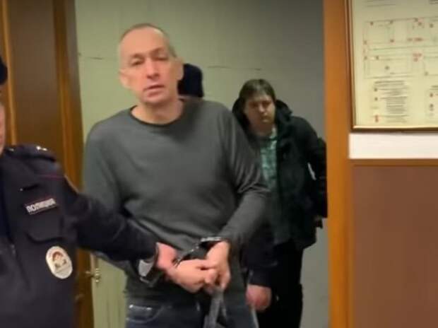 Шестуна увезли в гражданскую больницу в крайне тяжелом состоянии Шестуна увезли в гражданскую больницу в крайне тяжелом состоянии