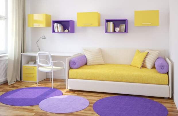 Жёлтый и фиолетовый - одни из наиболее подходящих цветов для детской комнаты.